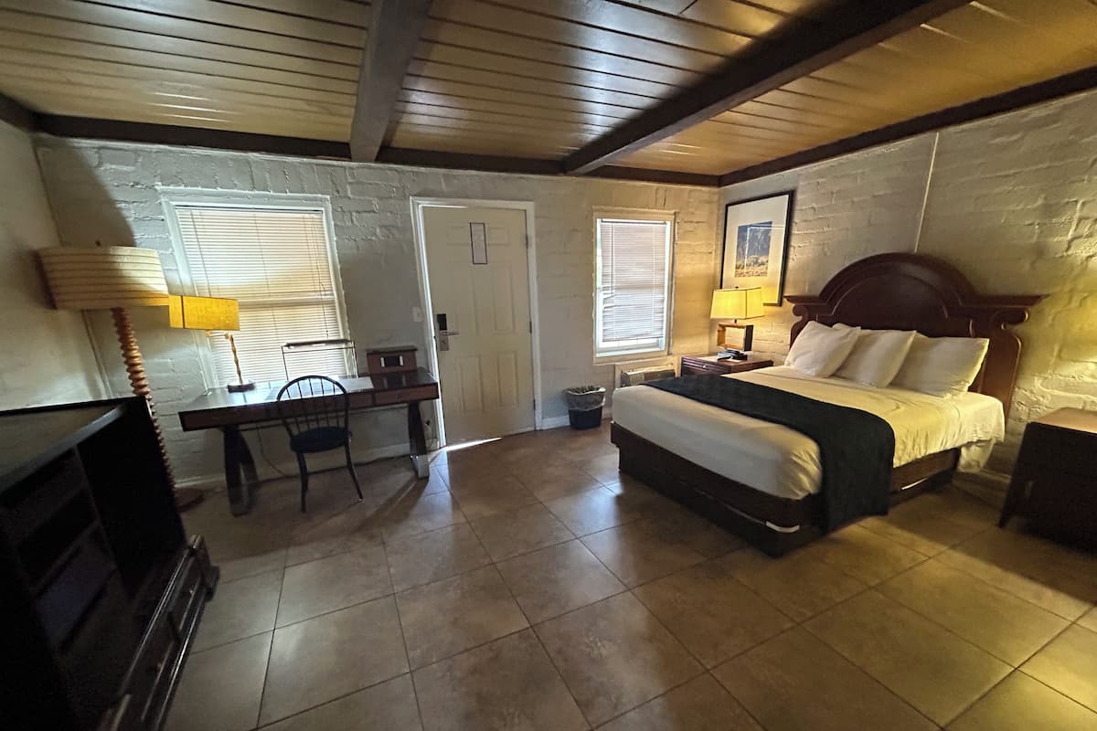 Suite estudio Prestigio | Escritorio, wifi gratis y ropa de cama