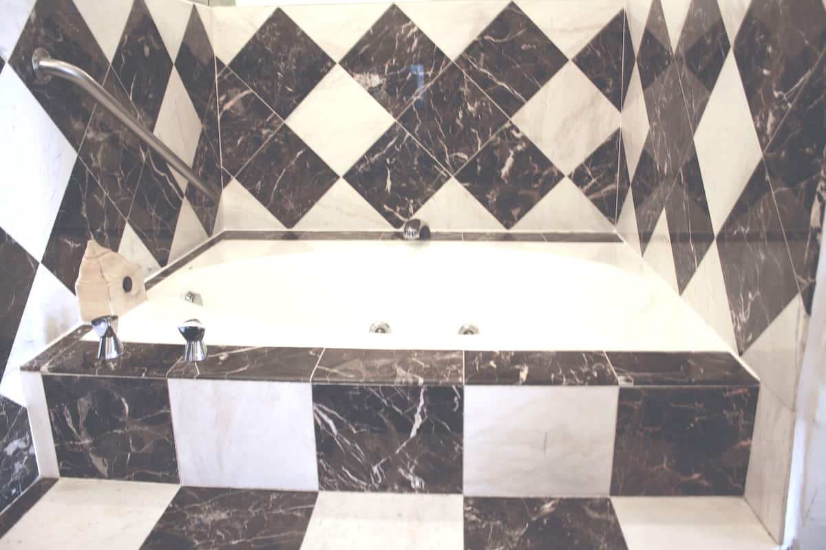 Chambre simple supérieure | Baignoire à remous privée