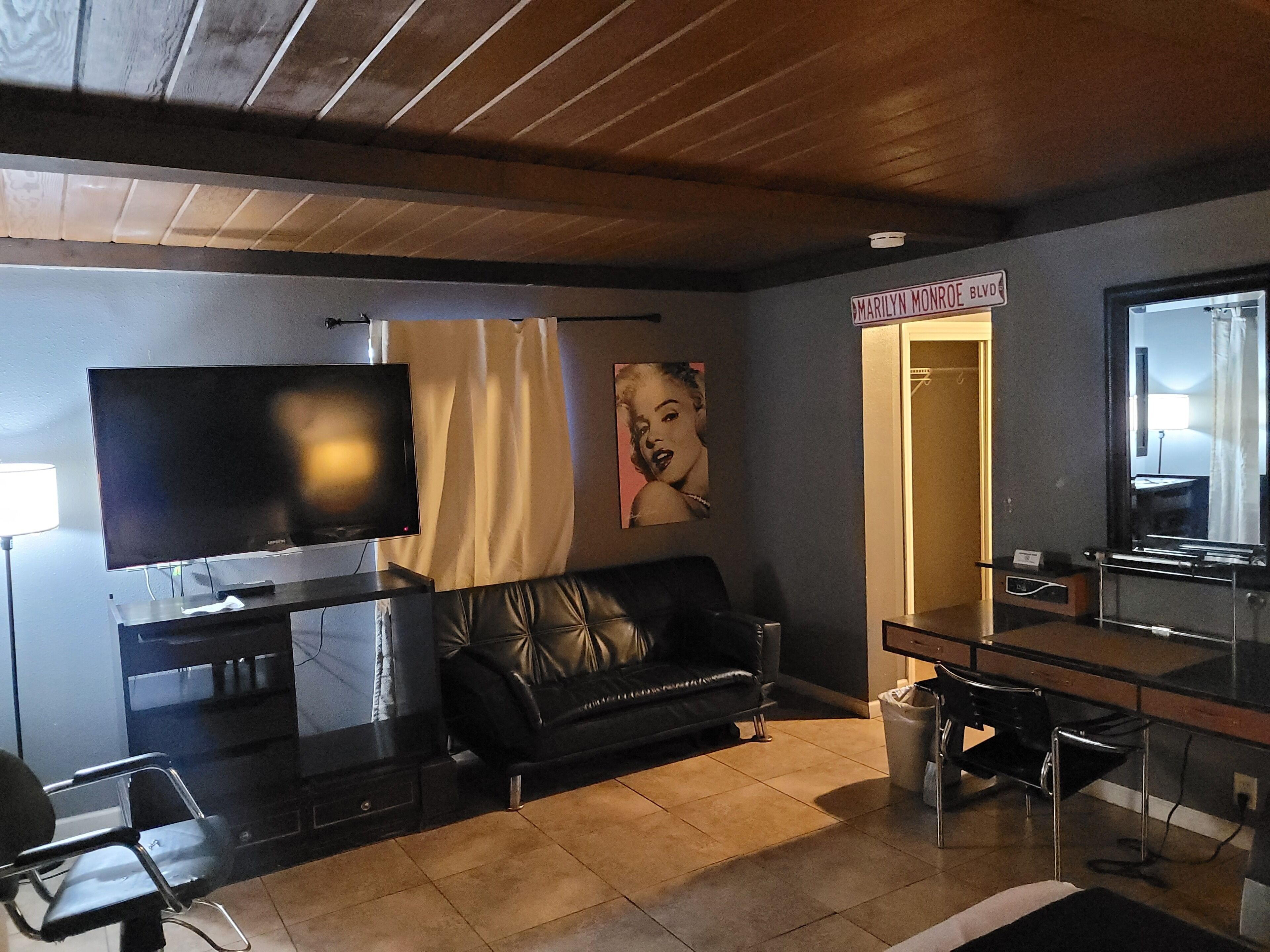 Chambre | Bureau, Wi-Fi gratuit, draps fournis