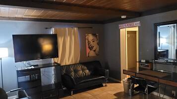 Chambre | Bureau, Wi-Fi gratuit, draps fournis