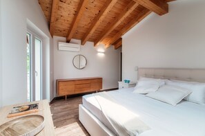 2 bedrooms, premium bedding, down duvets, blackout curtains - Serendipity (Tremezzina)