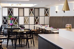Dining - Z Tottenham Court Road (London)