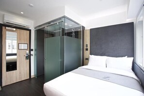 Room - Z Tottenham Court Road (London)