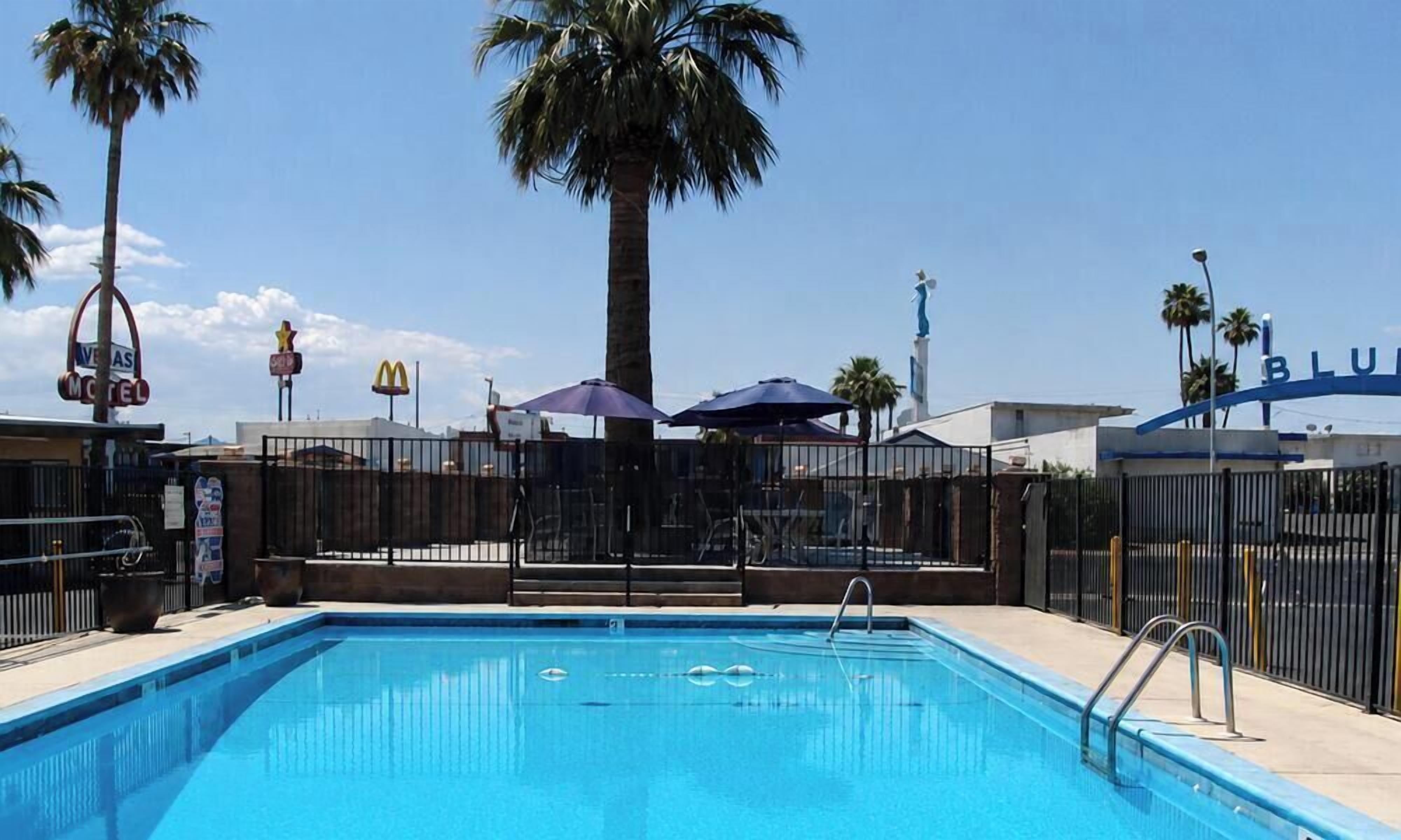 Photo - Desert Hills Motel