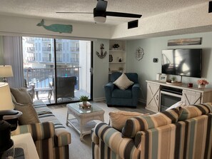 Smart TV, fireplace