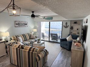 Una Smart TV, una chimenea