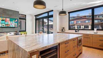 Superior Townhome | Private kitchen
