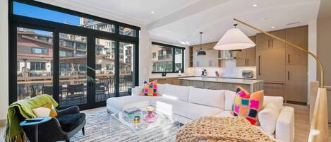 Superior Townhome | Living area