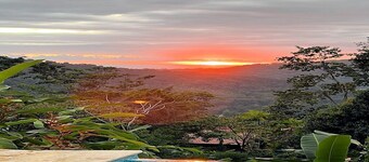Sunset Haven: Oceanview Bliss Just Minutes from the Beaches of Dominical