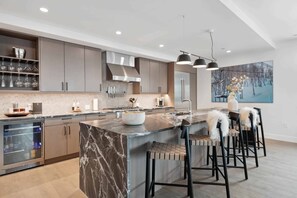 ซูพีเรียคอนโด, 2 ห้องนอน, เตาผิง, วิวภูเขา | ครัวส่วนตัว