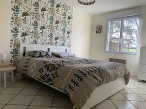 2 chambres, fer et planche à repasser, lit parapluie, Wi-Fi gratuit