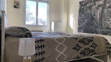 2 slaapkamers, een strijkplank/strijkijzer, reisbedje, gratis wifi