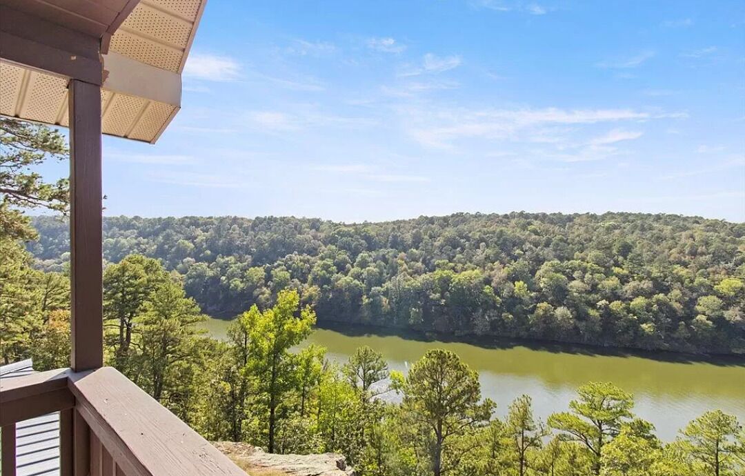  Waterview 3 bedroom/2.5 bath house on Piney Narrows. Pet-friendly