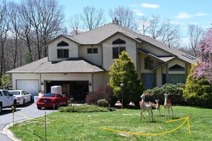 Exterior - Modern cozy home, pet friendly (Wolcott)