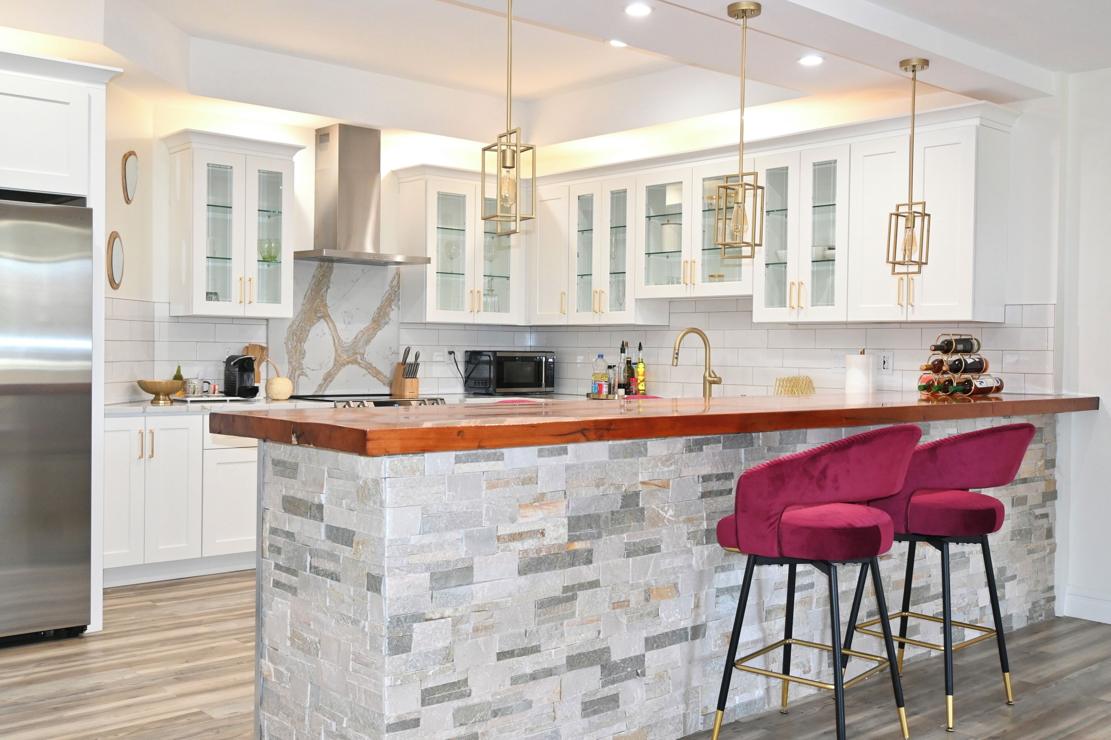 Kylskåp, mikrovågsugn, ugn och spishäll