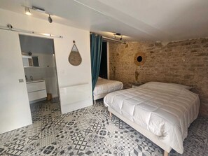 3 bedrooms, travel crib, free WiFi, bed sheets