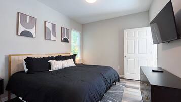 3 bedrooms, iron/ironing board, WiFi, bed sheets