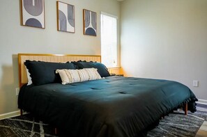 3 soverom, strykejern/-brett, wi-fi og sengetøy