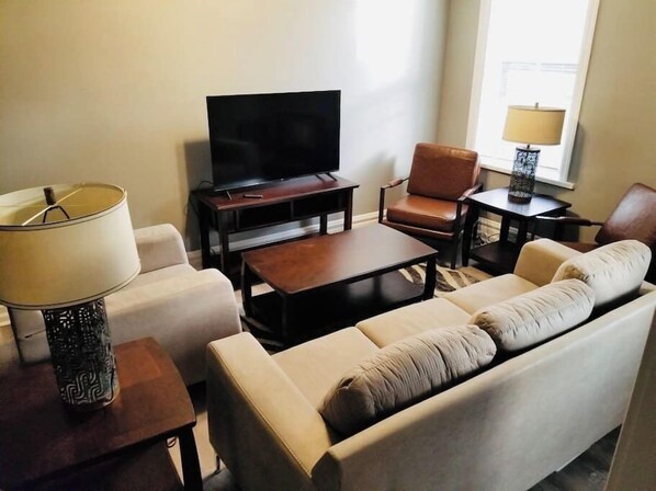 TV - Beautiful Unit in Shaw Community -4228b (St. Louis)