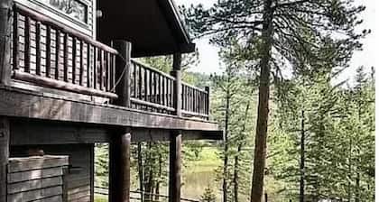 Cozy waterfront chalet at headwaters of Little Thompson river