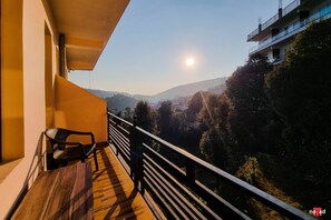 Iron/ironing board, free WiFi, bed sheets - Nature Nest By Nomad Hotels (Dalhousie)