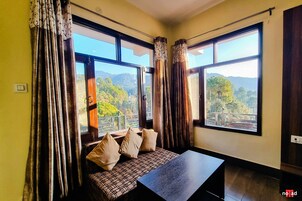 Tabla de planchar con plancha, wifi gratis y ropa de cama 