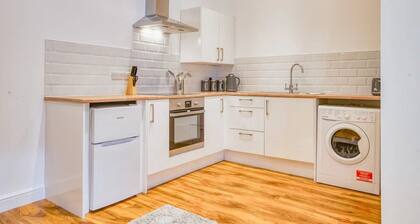 Pass the Keys | APARTMENT 1- Silver Street · Spacious Flat in the City Centre