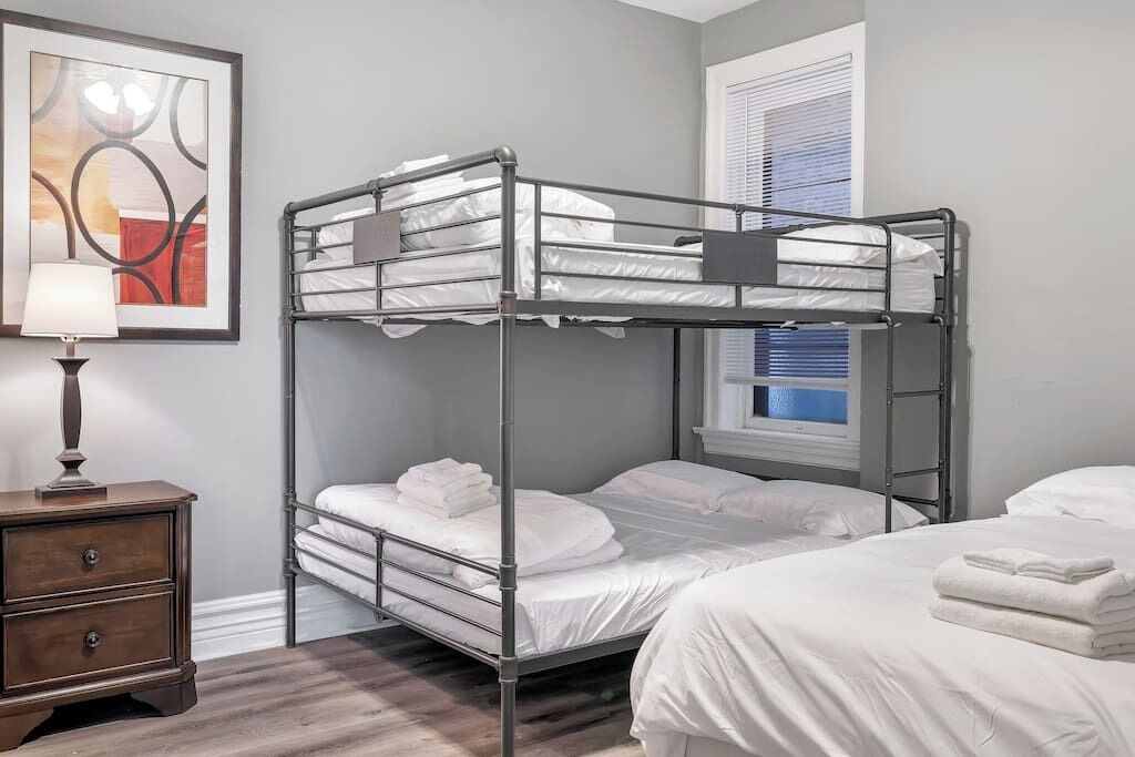 2 bedrooms, iron/ironing board, WiFi, bed sheets