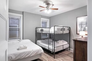 2 chambres, fer et planche à repasser, Wi-Fi, draps fournis