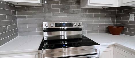 Refrigerador, microondas, horno, placa de cocina