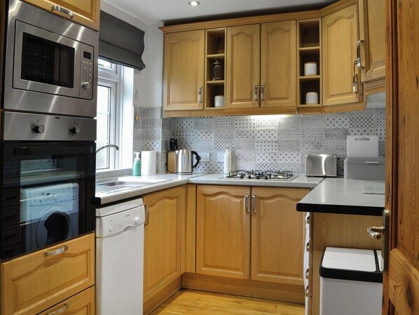 Cookware/dishes/utensils