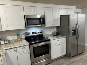 Fridge, microwave, oven, stovetop - Fantastic Seaview Beach Cottage with 5 bedrooms for a memorable getaway (Seaview)