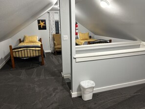 5 chambres, fer et planche à repasser, lit de bébé portatif, Wi-Fi