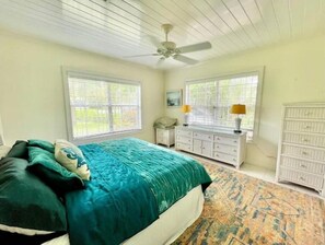 3 bedrooms, in-room safe, desk, iron/ironing board