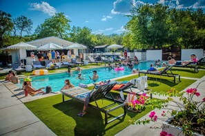 Outdoor pool, pool cabanas (surcharge) - Melrose River Club (San Marcos)