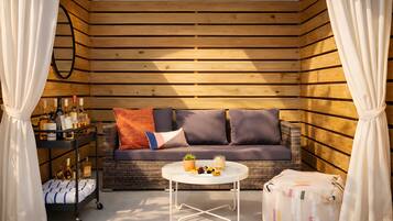 Outdoor pool, pool cabanas (surcharge)