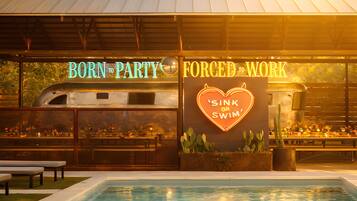 Piscina externa, barracas