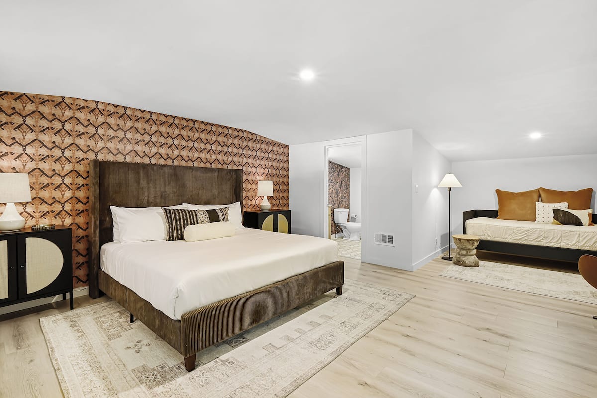 1 bedroom, premium bedding, free WiFi, bed sheets