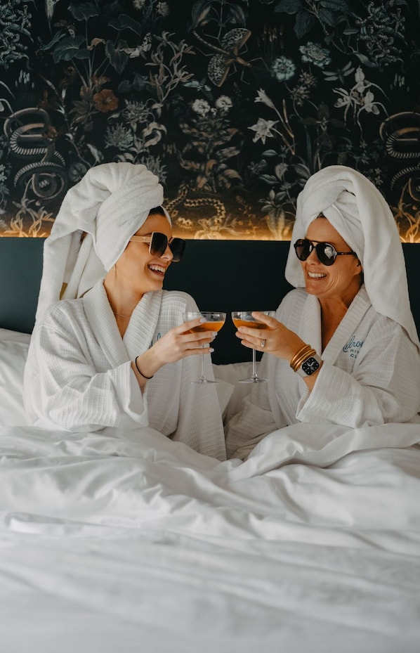 Club Cabin, Pool View | Premium bedding, free WiFi, bed sheets - Melrose River Club (San Marcos)