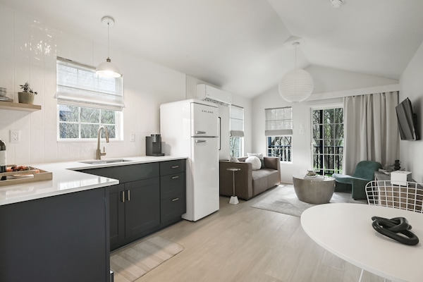 Club Cabin, Pool View | Living area