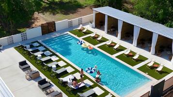 Piscina externa, barracas