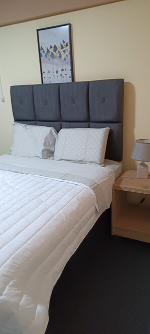 Iron/ironing board, WiFi, bed sheets