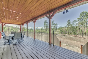 Outdoor dining - Hike, Golf, Ski & More! Spacious Ruidoso Home (Ruidoso)