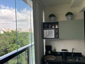 商务开间 | 私人厨房 | 微波炉、烤面包机、电饭煲、搅拌机