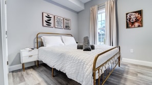 2 habitaciones, tabla de planchar con plancha, wifi y ropa de cama