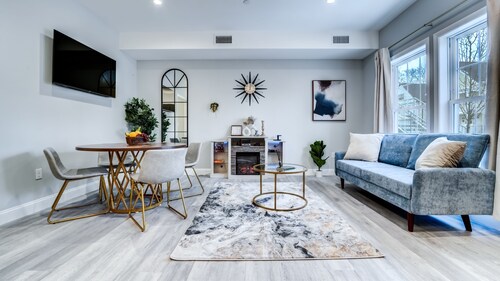 Brand New Home Close To Yale!