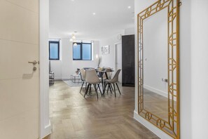 Dining - Lovely 2-bed Apartment in Birmingham (Birmingham)
