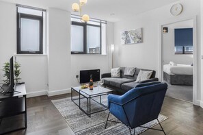TV - Lovely 2-bed Apartment in Birmingham (Birmingham)