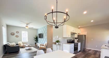 NEW! Scandinavian Cottage in Duke~King Bed