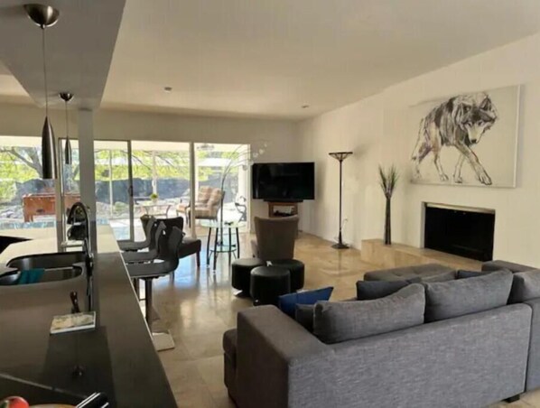 Smart TV - Tranquility (Paradise Valley)